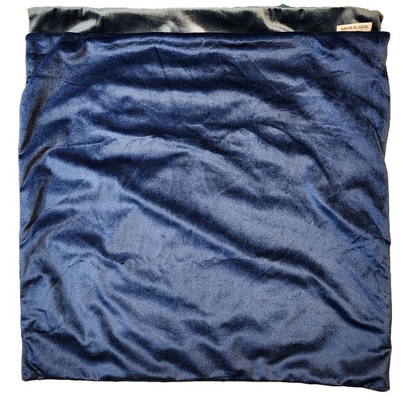 4 Pack Navy Blue Throw Pillow Covers 18x18 Velvet Soft Square Pillow Cases - Picture 4 of 7